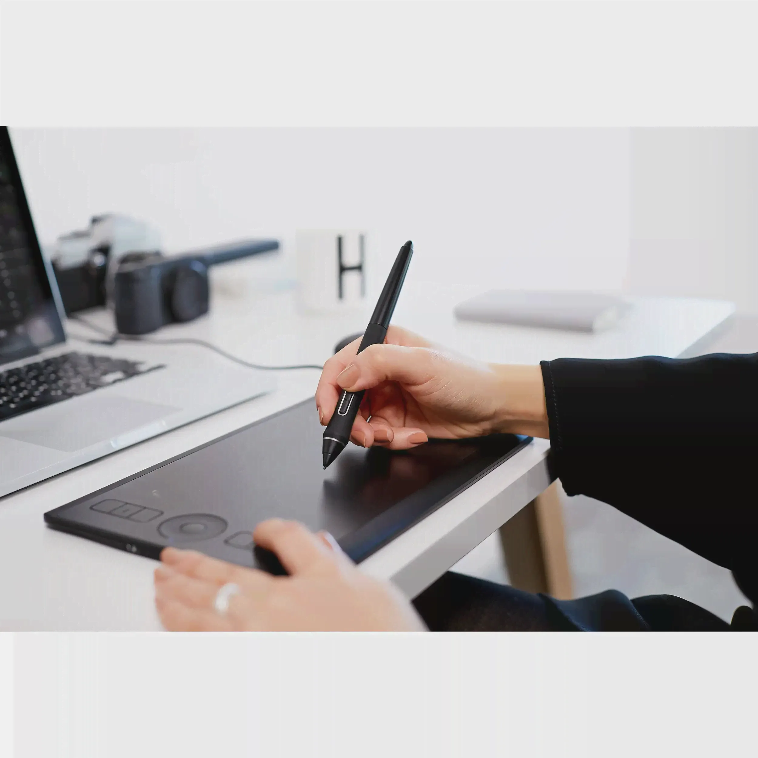 Графический планшет WACOM Intuos Pro S (PTH460K0B) PI-1