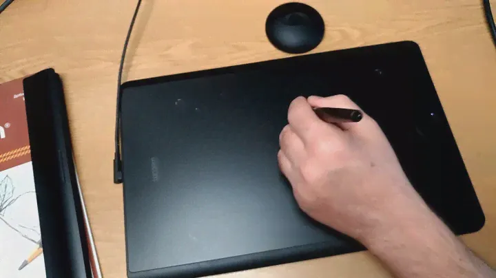 Как создать векторную иллюстрацию, рисуя на бумаге, используя Wacom Intuos PRO Paper Edition